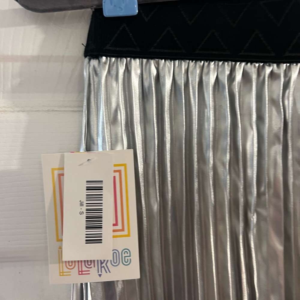 LuLaRoe Silver and Black Skirt with Pleated Texture